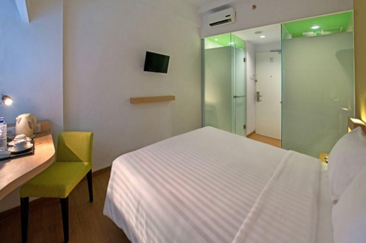 Whiz Prime Hotel Megamas Manado Exterior foto
