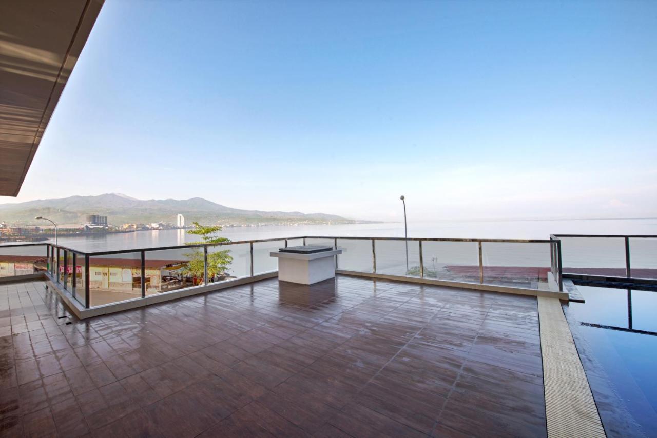 Whiz Prime Hotel Megamas Manado Exterior foto